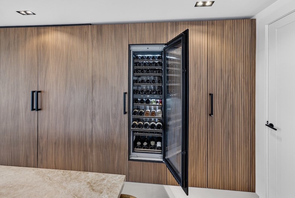 FotoBinnenkijken in een luxe keuken met unieke details